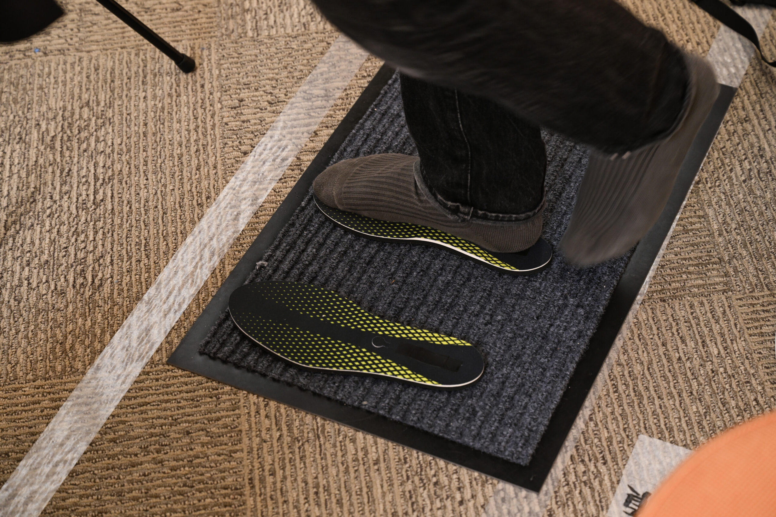 誘電センサインソール（靴底の中敷きプロダクト）を活用した ヘルスケア業界向けサービス開発プロジェクト