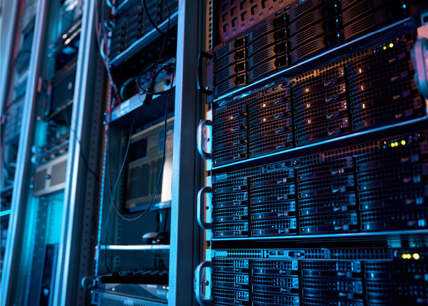 全国各地に拠点と開発センターを保有し、多様なニーズに一括対応