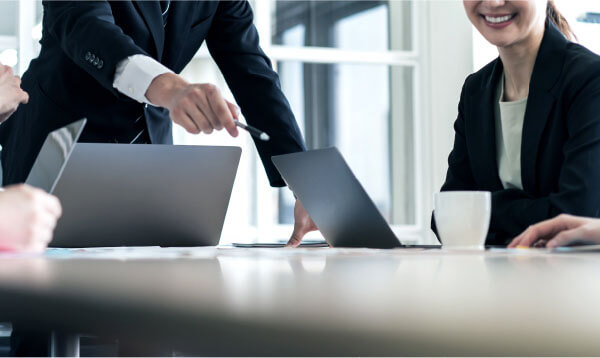 全国各地に拠点と開発センターを保有し、多様なニーズに一括対応